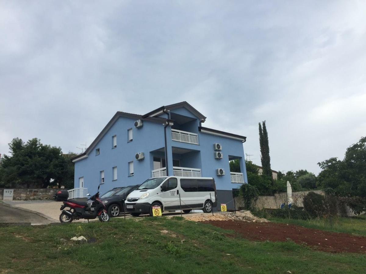 Apartmani Ivkovic Funtana Bagian luar foto